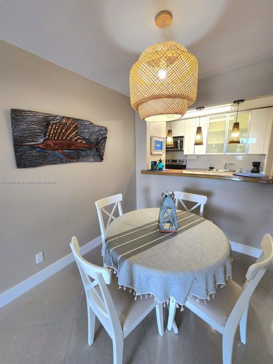 出租: $2,900 (2 贝兹, 1 浴室, 794 平方英尺)