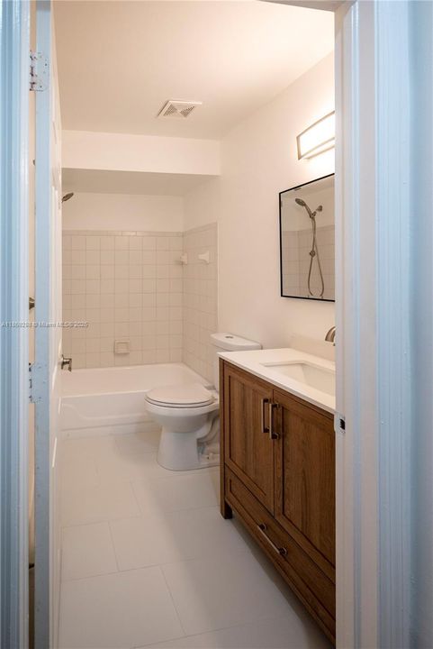 合同活跃: $1,750 (1 贝兹, 1 浴室, 846 平方英尺)