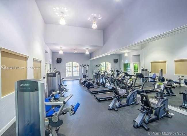 合同活跃: $1,750 (1 贝兹, 1 浴室, 846 平方英尺)