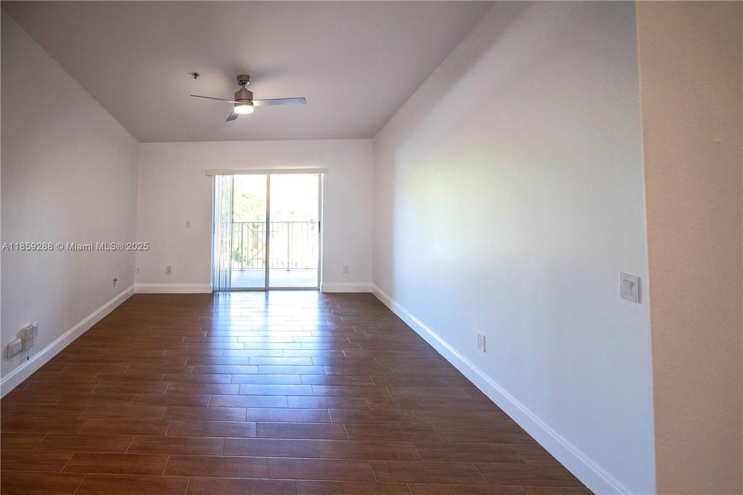 合同活跃: $1,750 (1 贝兹, 1 浴室, 846 平方英尺)