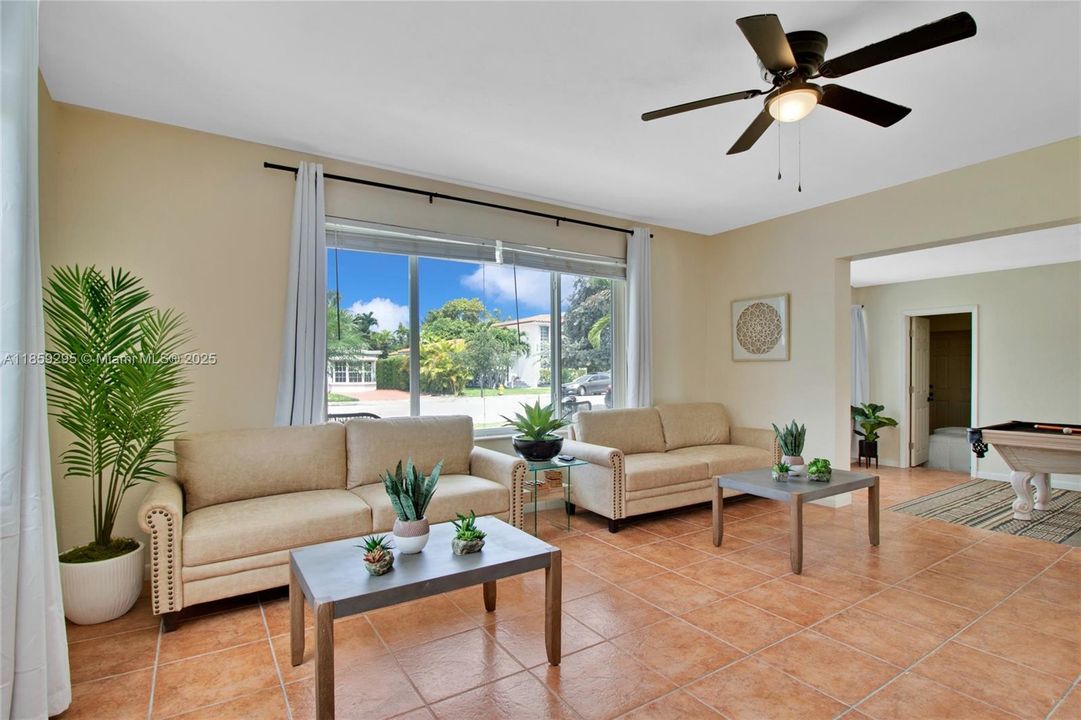 En Venta: $1,100,000 (4 camas, 3 baños, 0 Pies cuadrados)