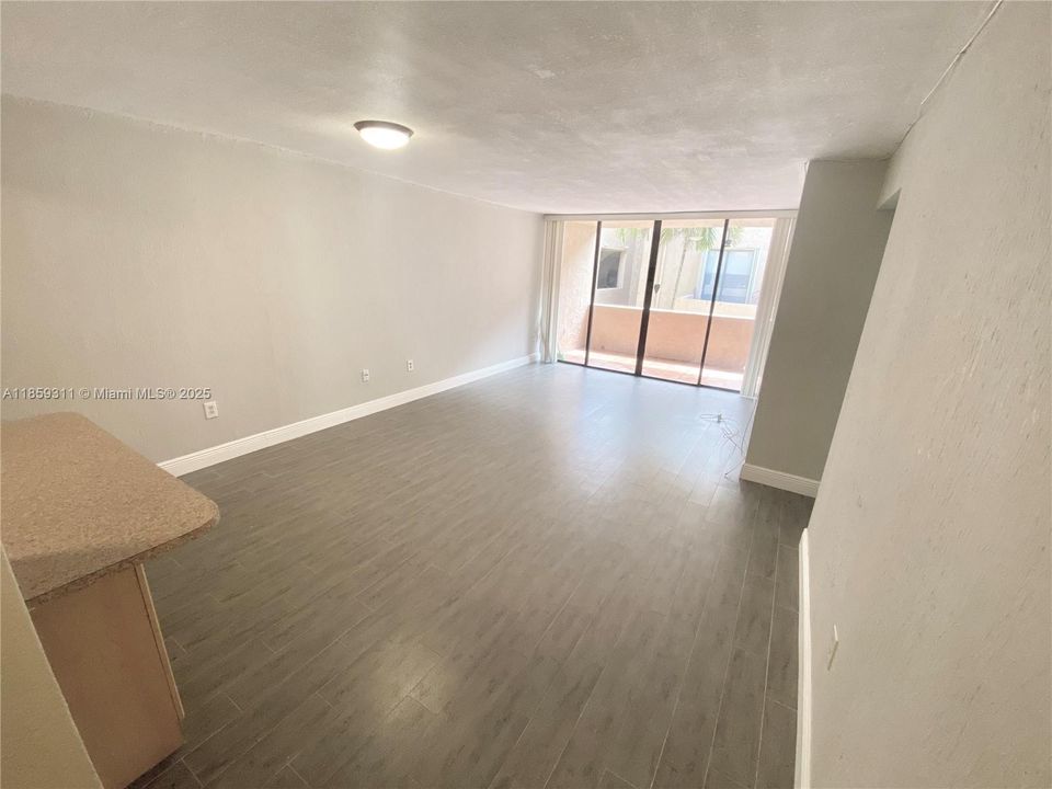 最近租的: $2,100 (2 贝兹, 2 浴室, 900 平方英尺)