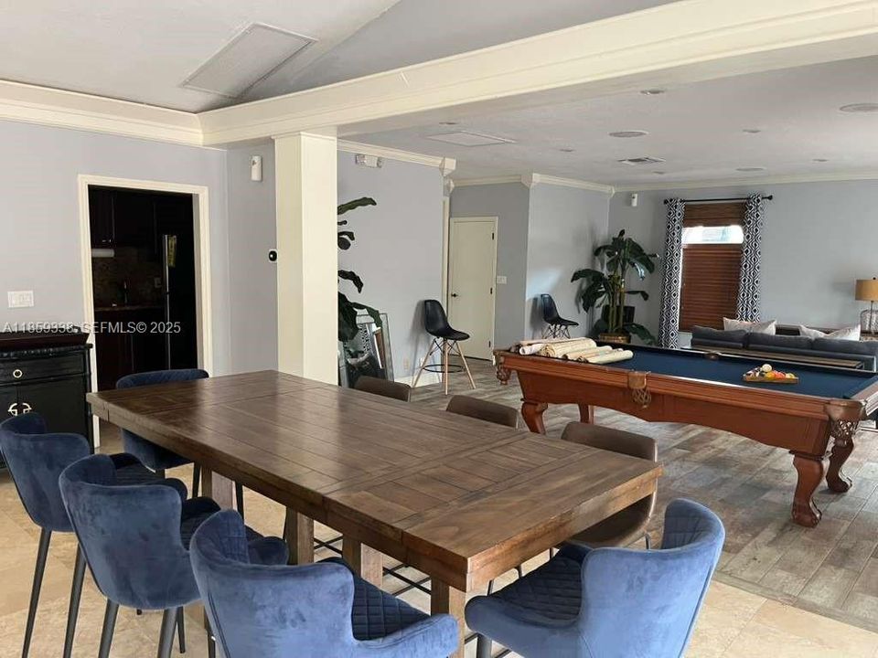 Active With Contract: $220,000 (2 beds, 2 baths, 984 Square Feet)