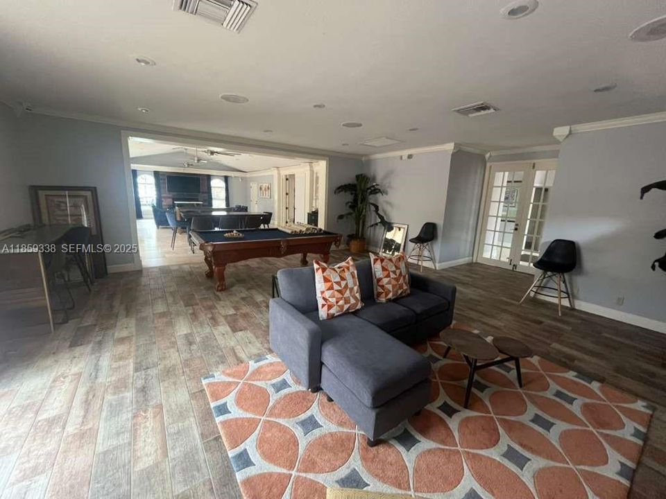 Active With Contract: $220,000 (2 beds, 2 baths, 984 Square Feet)