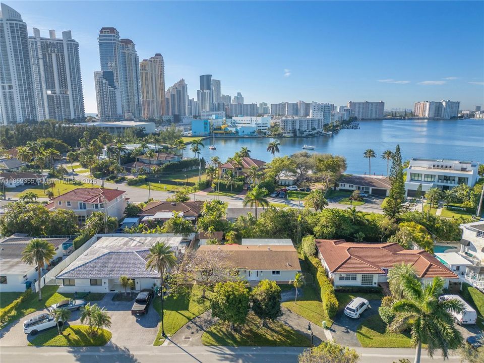 For Sale: $1,749,000 (3 beds, 2 baths, 1653 Square Feet)