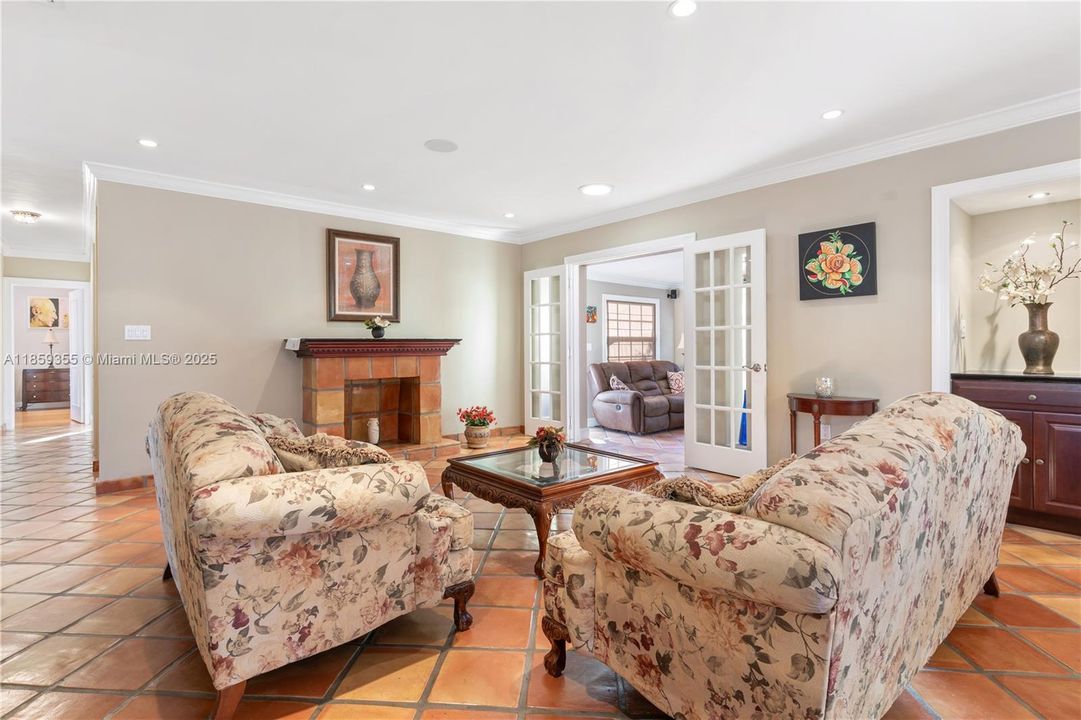 For Sale: $1,749,000 (3 beds, 2 baths, 1653 Square Feet)