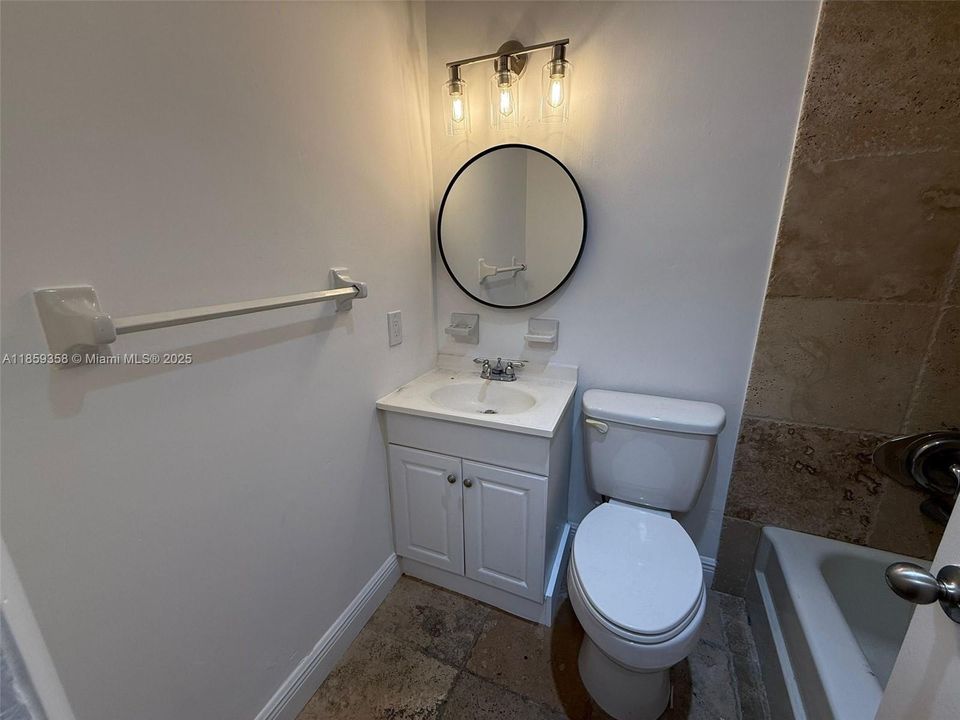 Active With Contract: $1,750 (2 beds, 1 baths, 800 Square Feet)