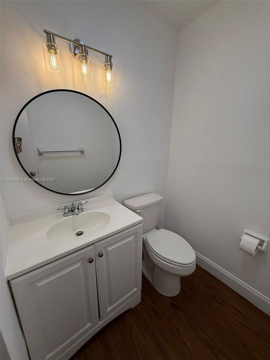 Active With Contract: $1,750 (2 beds, 1 baths, 800 Square Feet)