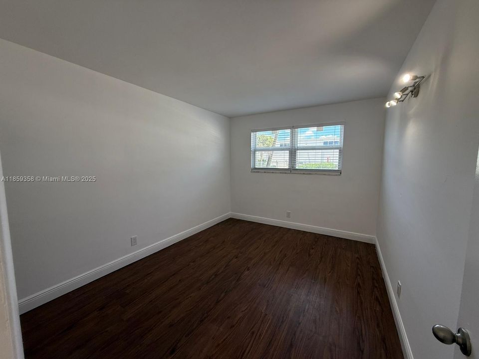 Active With Contract: $1,750 (2 beds, 1 baths, 800 Square Feet)