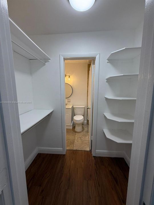 Active With Contract: $1,750 (2 beds, 1 baths, 800 Square Feet)