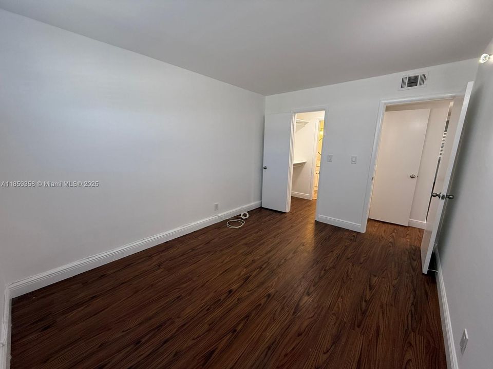 Active With Contract: $1,750 (2 beds, 1 baths, 800 Square Feet)