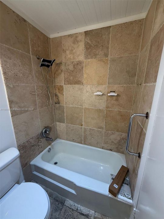 Active With Contract: $1,750 (2 beds, 1 baths, 800 Square Feet)