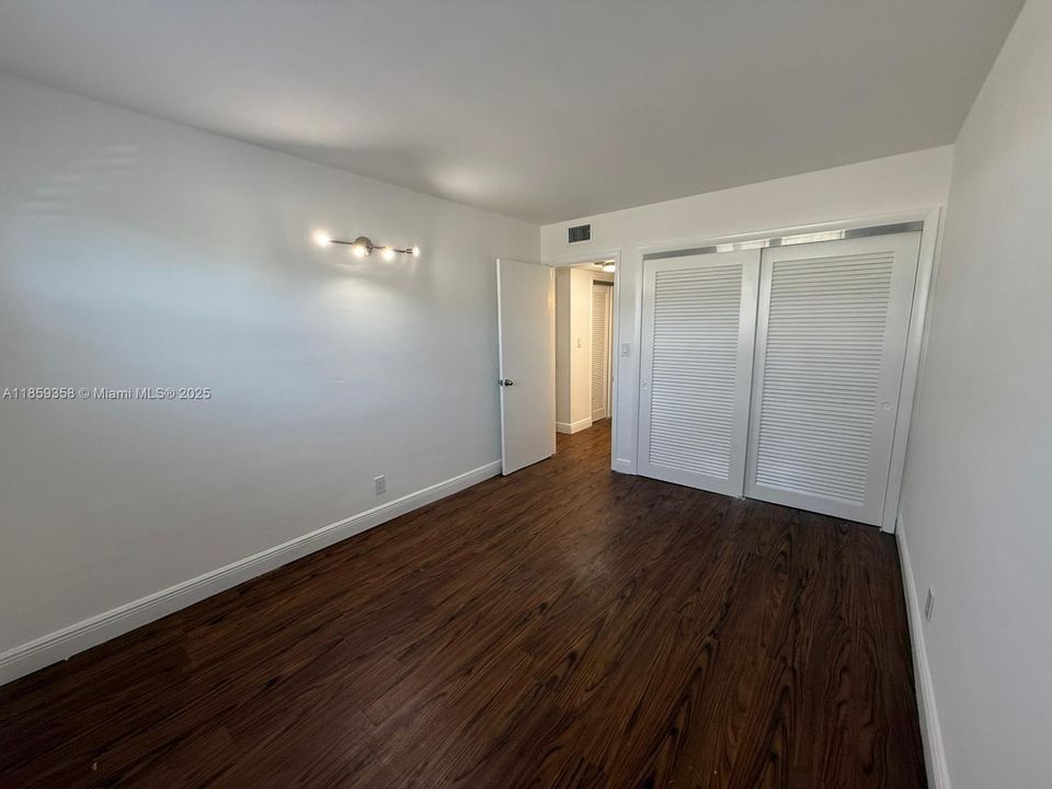 Active With Contract: $1,750 (2 beds, 1 baths, 800 Square Feet)