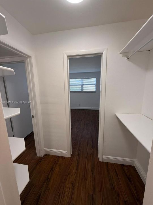 Active With Contract: $1,750 (2 beds, 1 baths, 800 Square Feet)