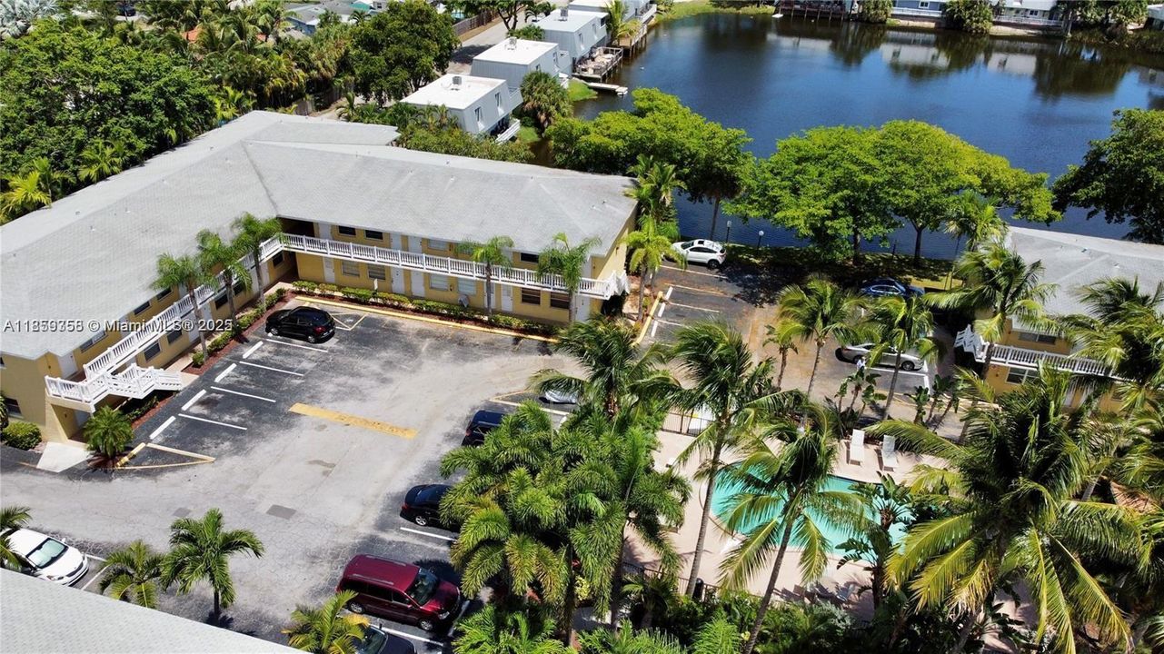 Active With Contract: $1,750 (2 beds, 1 baths, 800 Square Feet)