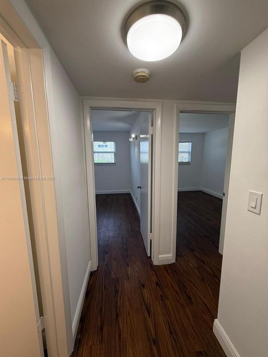 Active With Contract: $1,750 (2 beds, 1 baths, 800 Square Feet)
