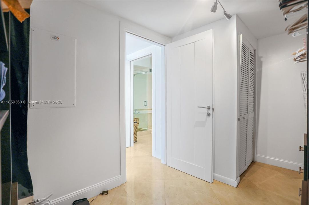 Active With Contract: $7,500 (3 beds, 2 baths, 1554 Square Feet)