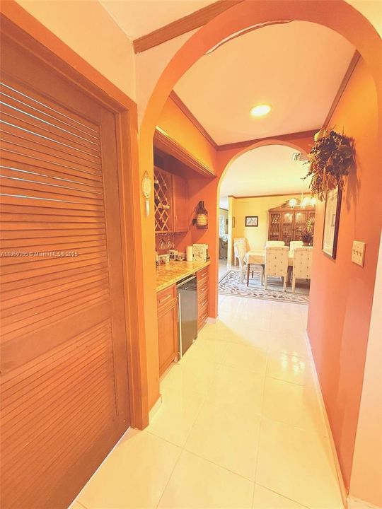 Recently Sold: $2,190,000 (5 beds, 3 baths, 4641 Square Feet)