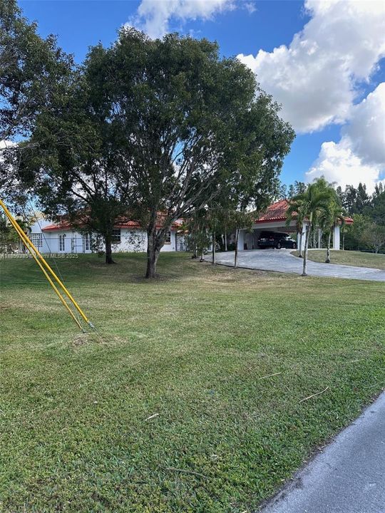 Recently Sold: $2,190,000 (5 beds, 3 baths, 4641 Square Feet)