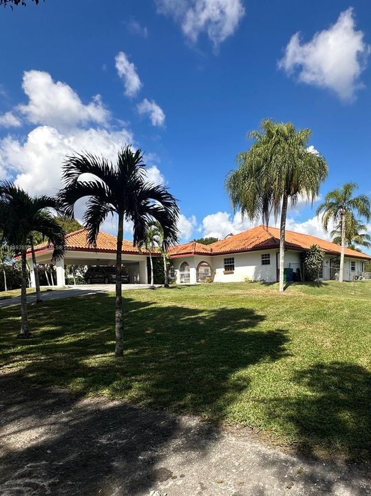 Recently Sold: $2,190,000 (5 beds, 3 baths, 4641 Square Feet)