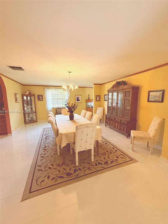 Recently Sold: $2,190,000 (5 beds, 3 baths, 4641 Square Feet)