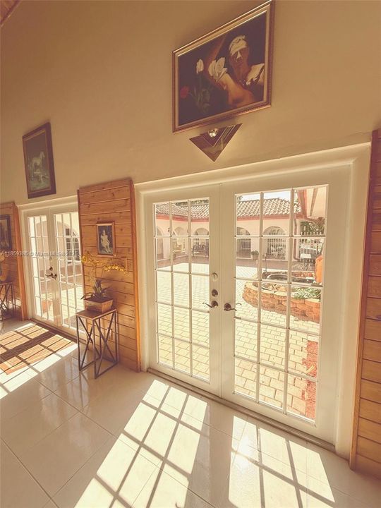 Recently Sold: $2,190,000 (5 beds, 3 baths, 4641 Square Feet)