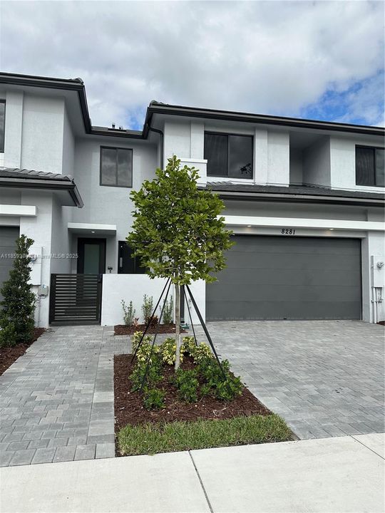 合同活跃: $6,250 (3 贝兹, 2 浴室, 2382 平方英尺)