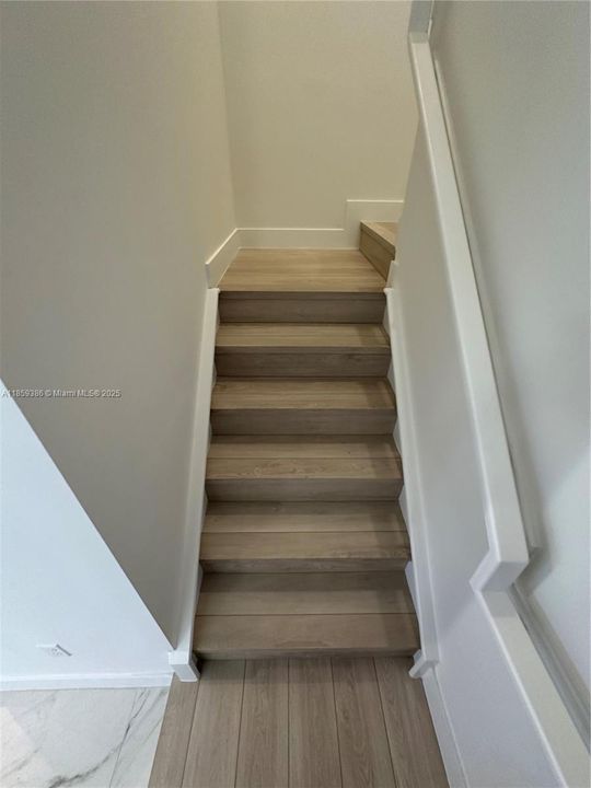 合同活跃: $6,250 (3 贝兹, 2 浴室, 2382 平方英尺)