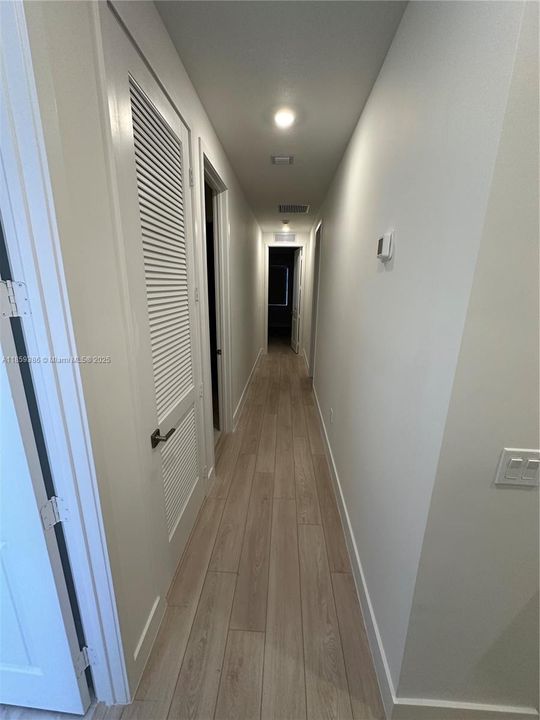 合同活跃: $6,250 (3 贝兹, 2 浴室, 2382 平方英尺)