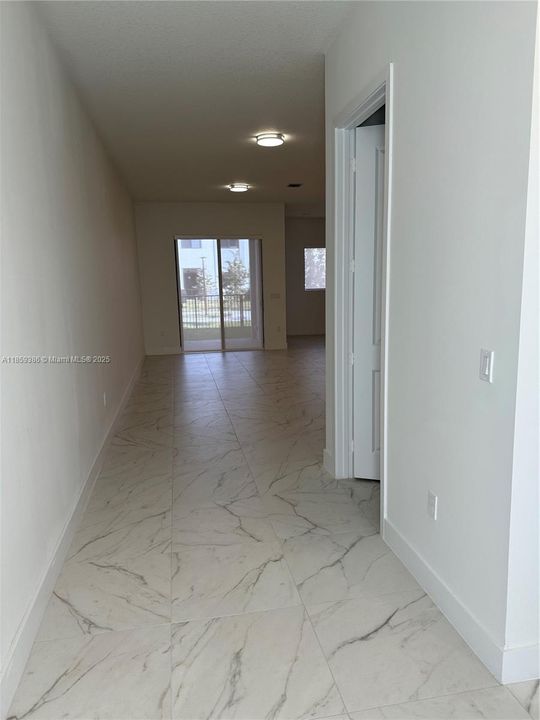 合同活跃: $6,250 (3 贝兹, 2 浴室, 2382 平方英尺)