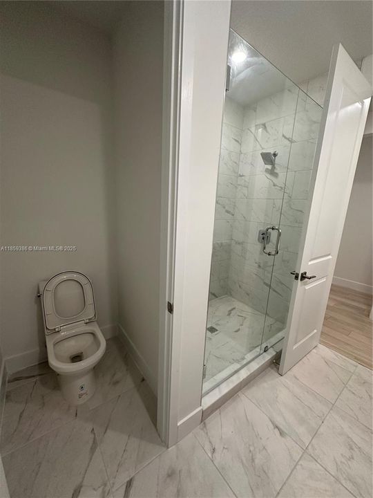 合同活跃: $6,250 (3 贝兹, 2 浴室, 2382 平方英尺)