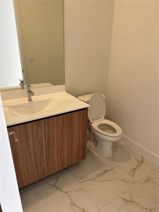 合同活跃: $6,250 (3 贝兹, 2 浴室, 2382 平方英尺)