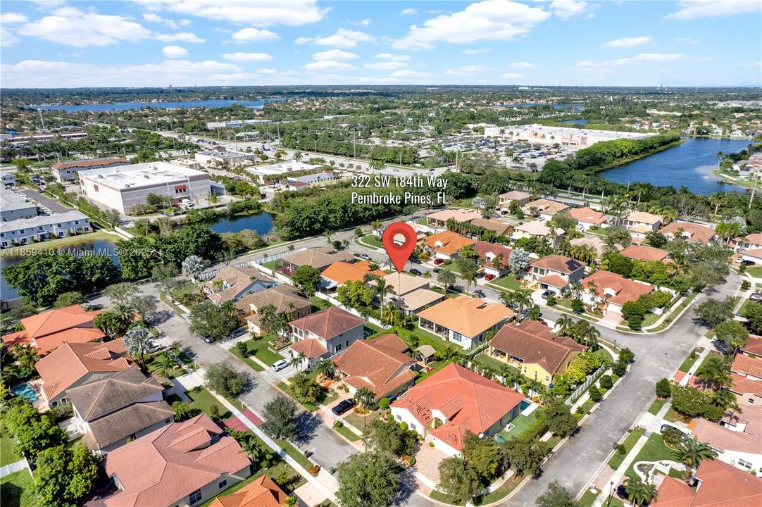 合同活跃: $860,000 (5 贝兹, 3 浴室, 2871 平方英尺)