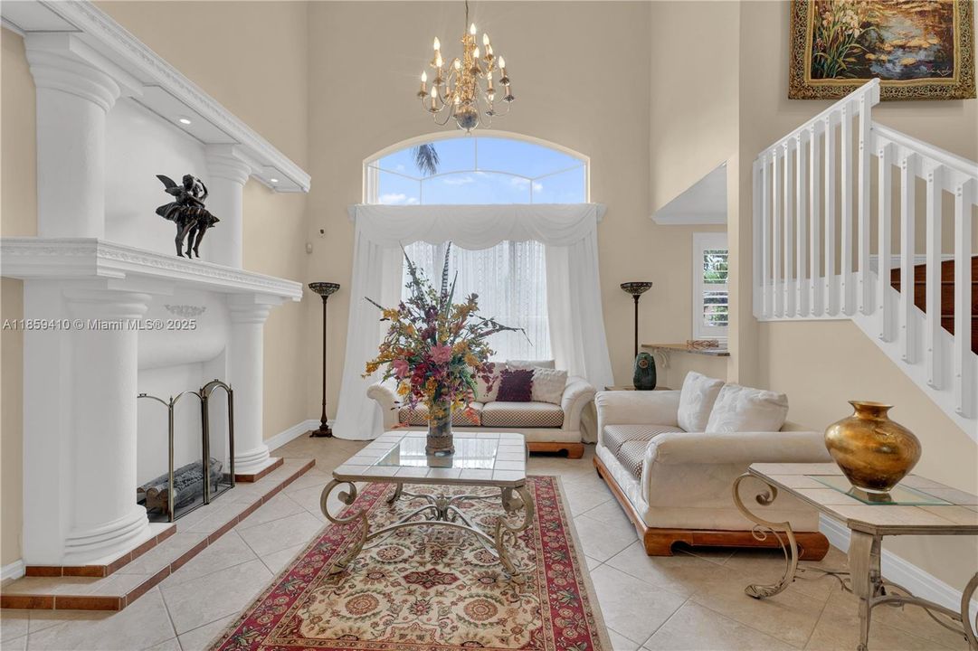 合同活跃: $860,000 (5 贝兹, 3 浴室, 2871 平方英尺)