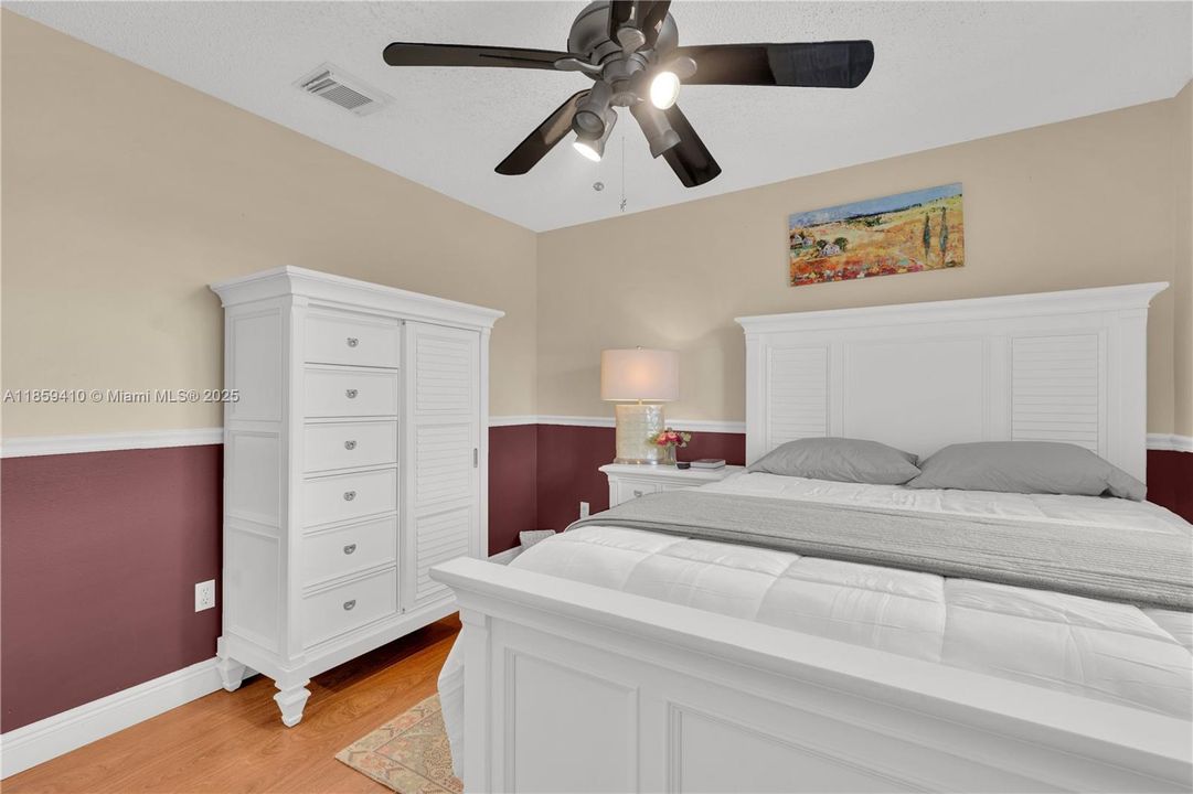 合同活跃: $860,000 (5 贝兹, 3 浴室, 2871 平方英尺)