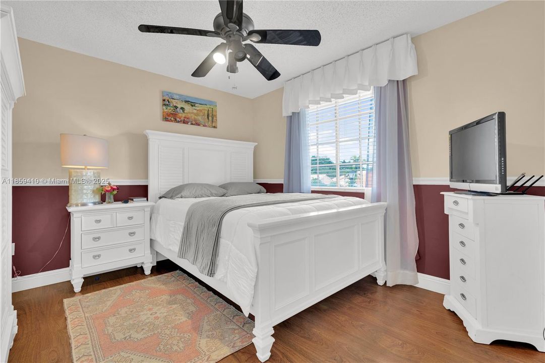 合同活跃: $860,000 (5 贝兹, 3 浴室, 2871 平方英尺)