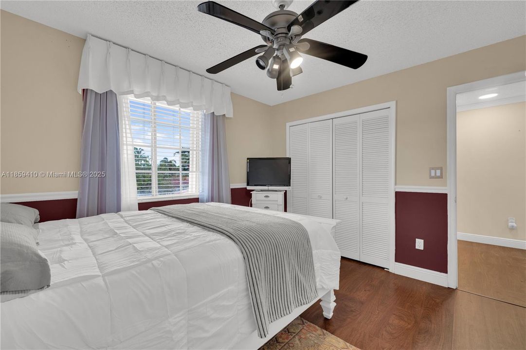 合同活跃: $860,000 (5 贝兹, 3 浴室, 2871 平方英尺)