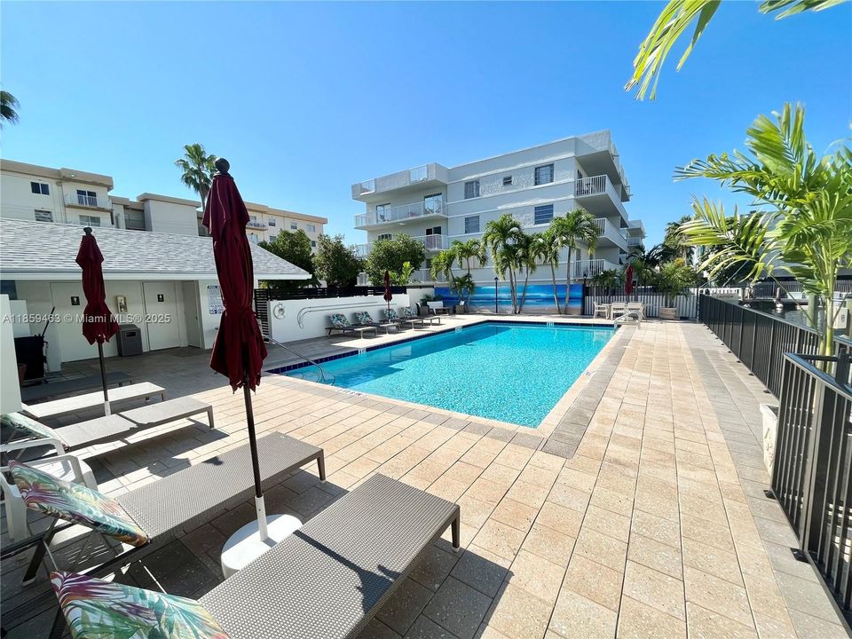 Recently Rented: $5,480 (3 beds, 2 baths, 1610 Square Feet)