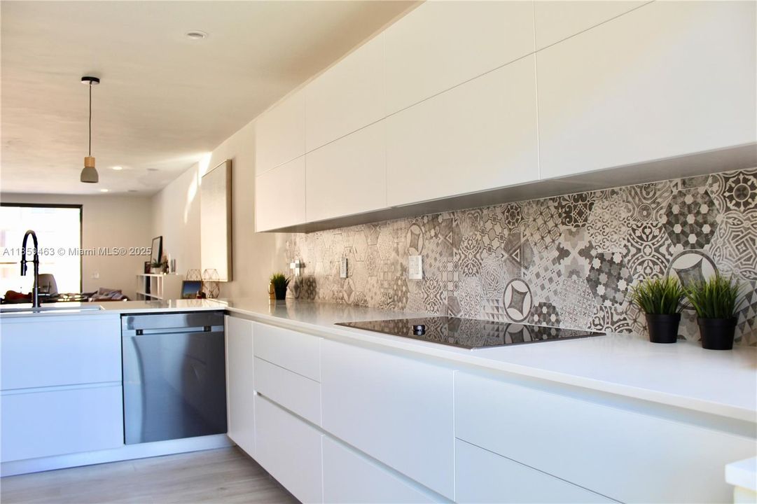 Recently Rented: $5,480 (3 beds, 2 baths, 1610 Square Feet)