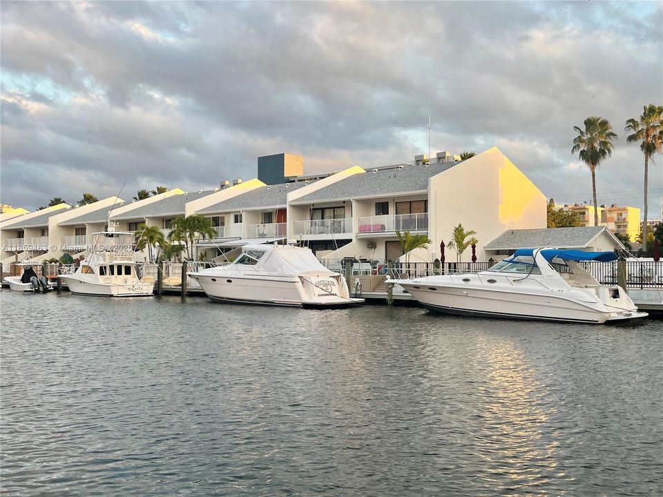 Recently Rented: $5,480 (3 beds, 2 baths, 1610 Square Feet)