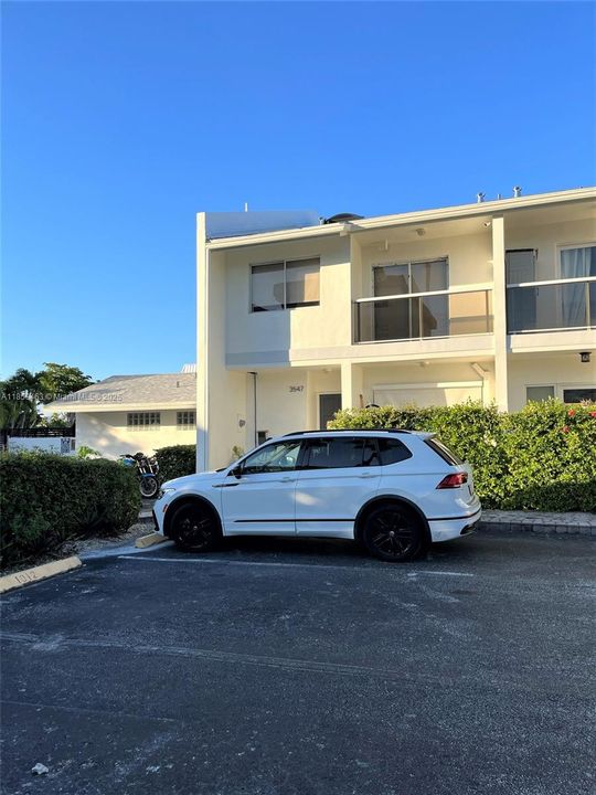 Recently Rented: $5,480 (3 beds, 2 baths, 1610 Square Feet)