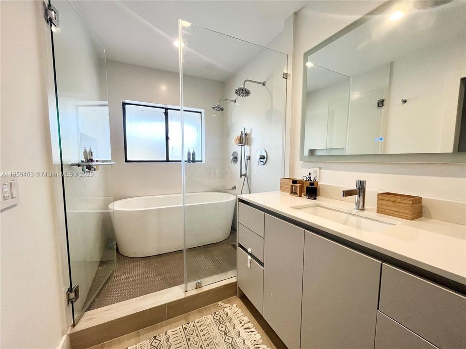 Recently Rented: $5,480 (3 beds, 2 baths, 1610 Square Feet)