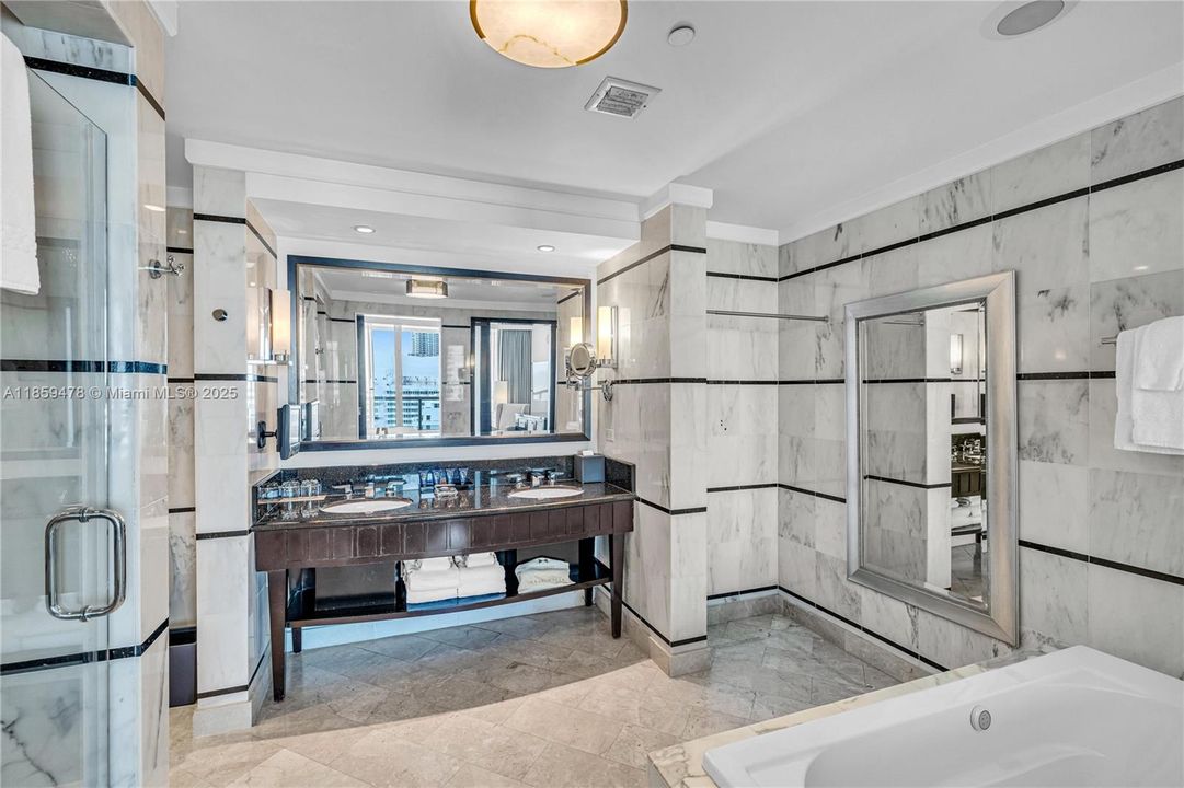 For Sale: $2,990,000 (2 beds, 2 baths, 1502 Square Feet)