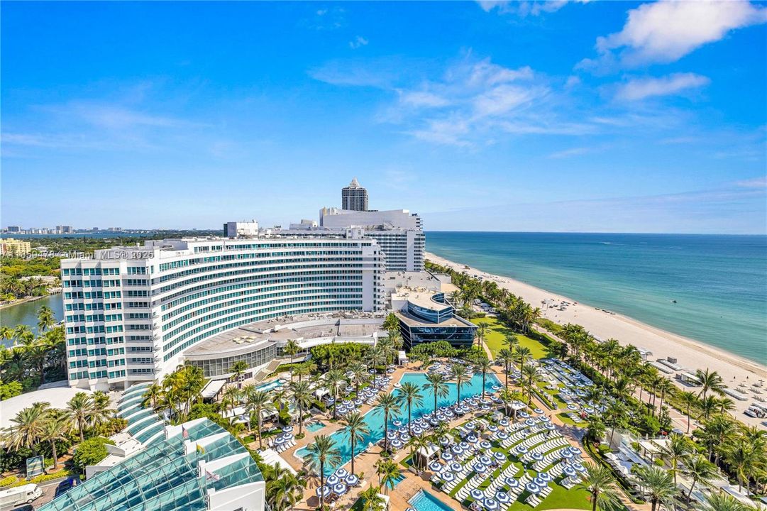 For Sale: $2,990,000 (2 beds, 2 baths, 1502 Square Feet)