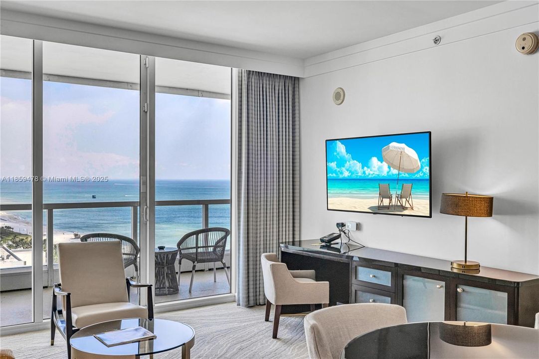 For Sale: $2,990,000 (2 beds, 2 baths, 1502 Square Feet)