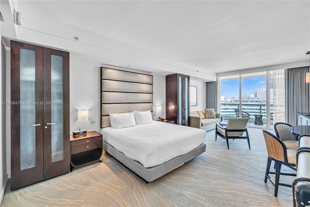 For Sale: $2,990,000 (2 beds, 2 baths, 1502 Square Feet)