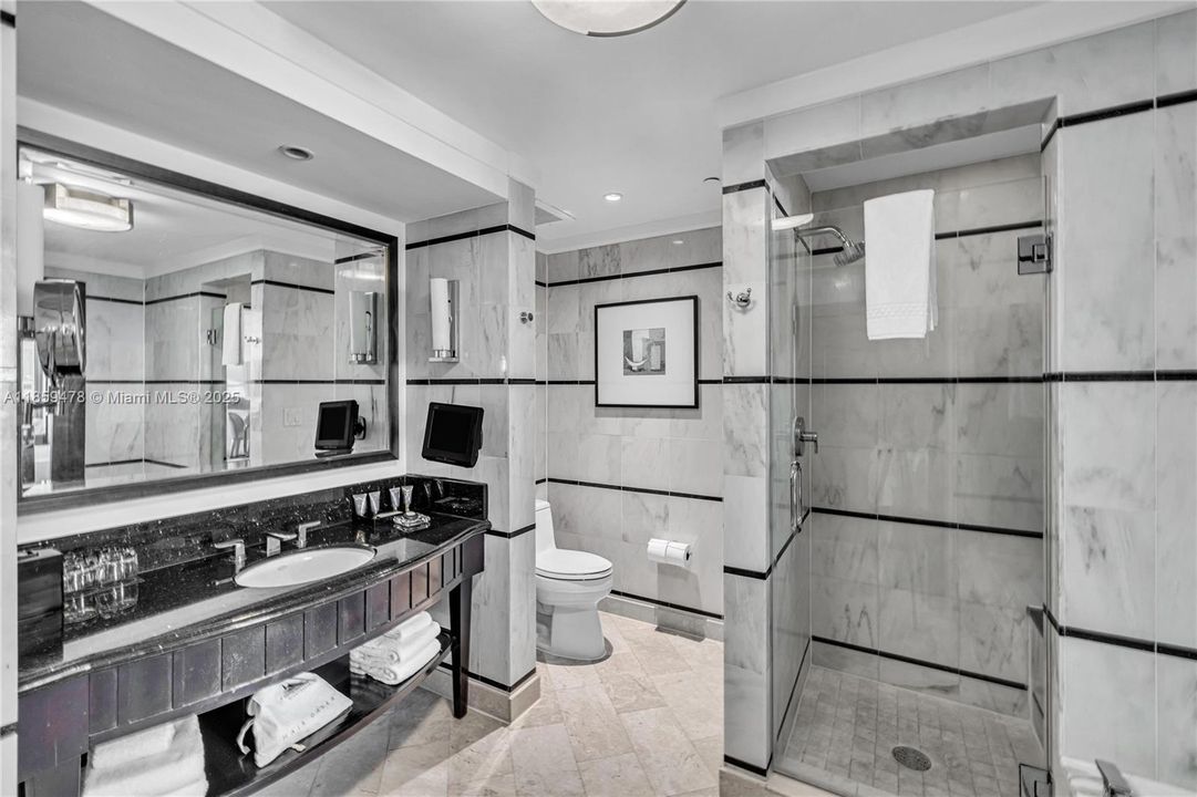 For Sale: $2,990,000 (2 beds, 2 baths, 1502 Square Feet)