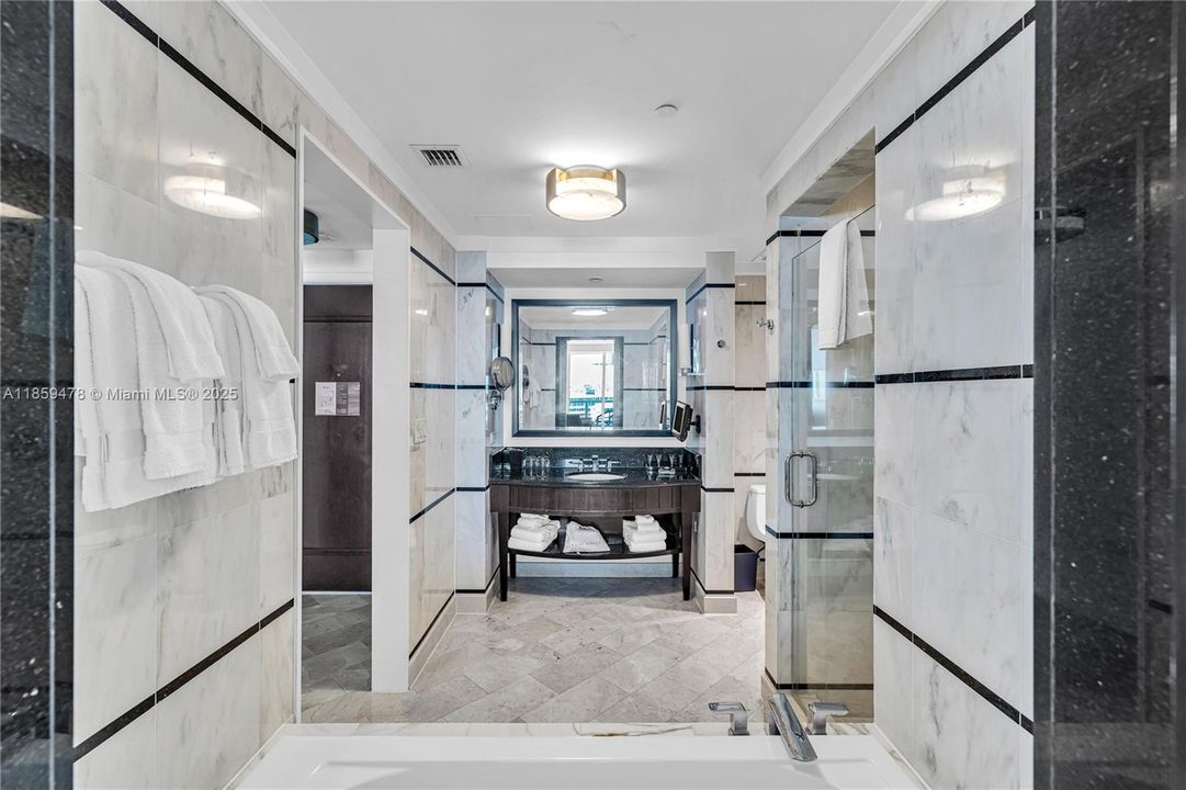 For Sale: $2,990,000 (2 beds, 2 baths, 1502 Square Feet)