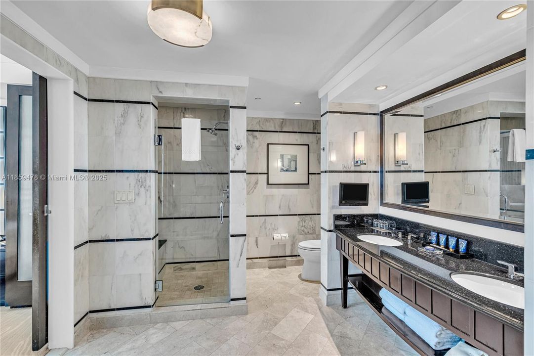 For Sale: $2,990,000 (2 beds, 2 baths, 1502 Square Feet)