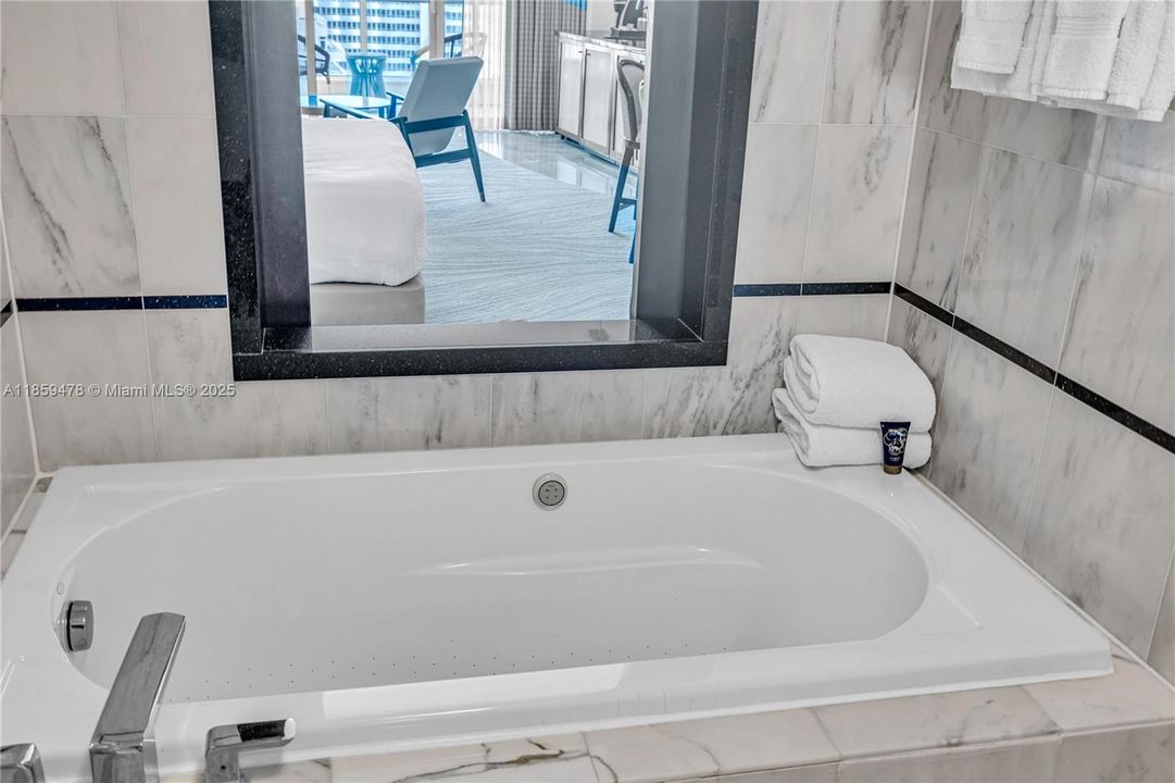 For Sale: $2,990,000 (2 beds, 2 baths, 1502 Square Feet)